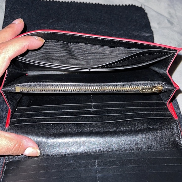Bvlgari Preloved long wallet color redish with beautiful shine. Beautiful Wallet - Picture 13 of 17